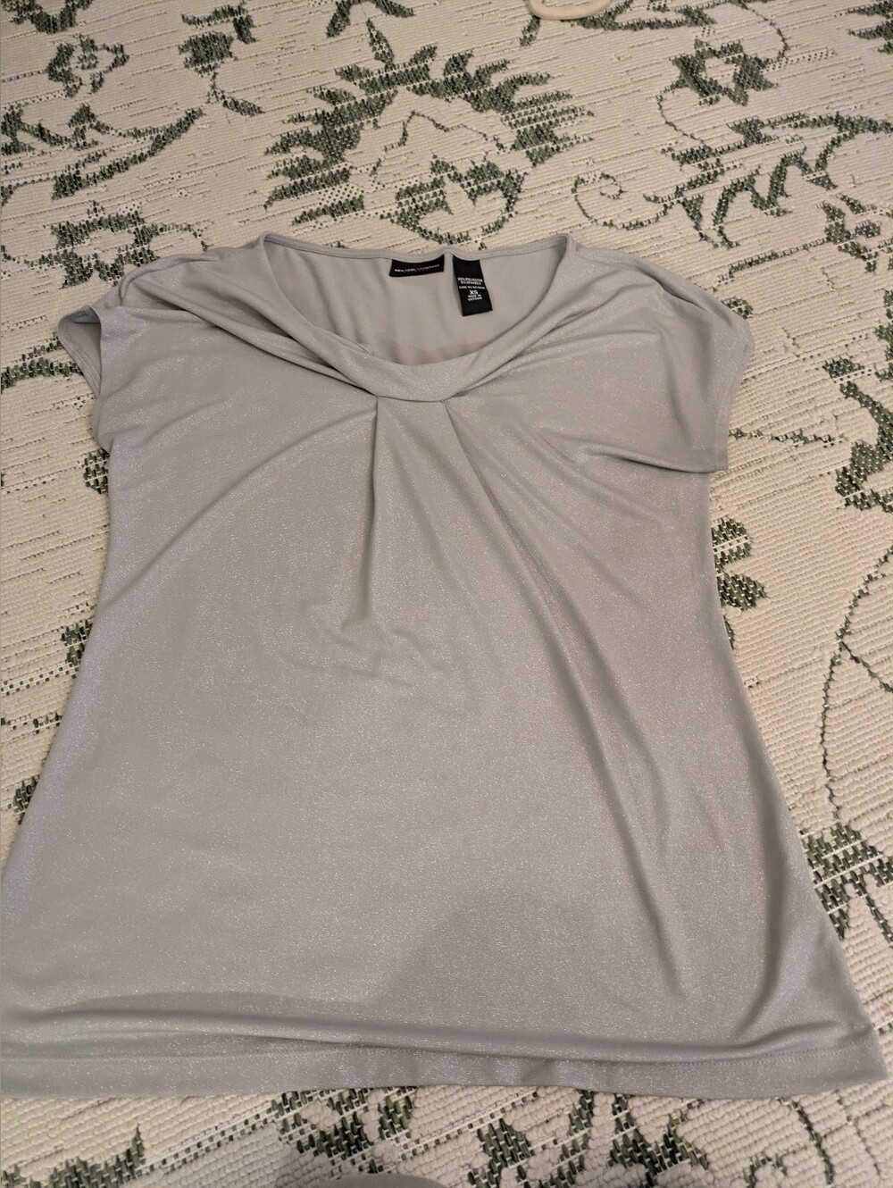 New York and Company Silver Shirt Size XS